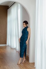 YARA FLORAL TEXTURED SHEATH MIDI CHEONGSAM