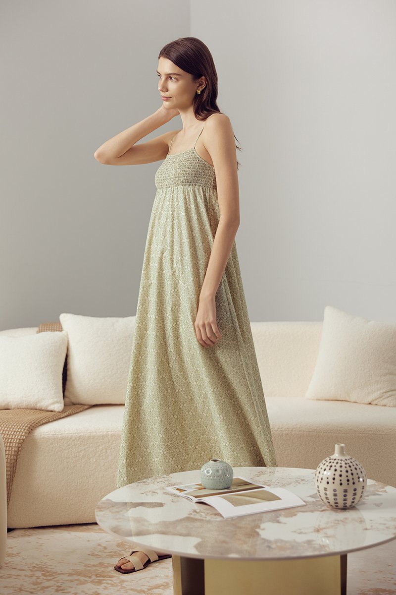 KRISSA PRINT SMOCKED CAMI MIDI DRESS KRISSA PRINT SMOCKED CAMI MIDI DRESS