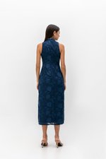 YARA FLORAL TEXTURED SHEATH MIDI CHEONGSAM