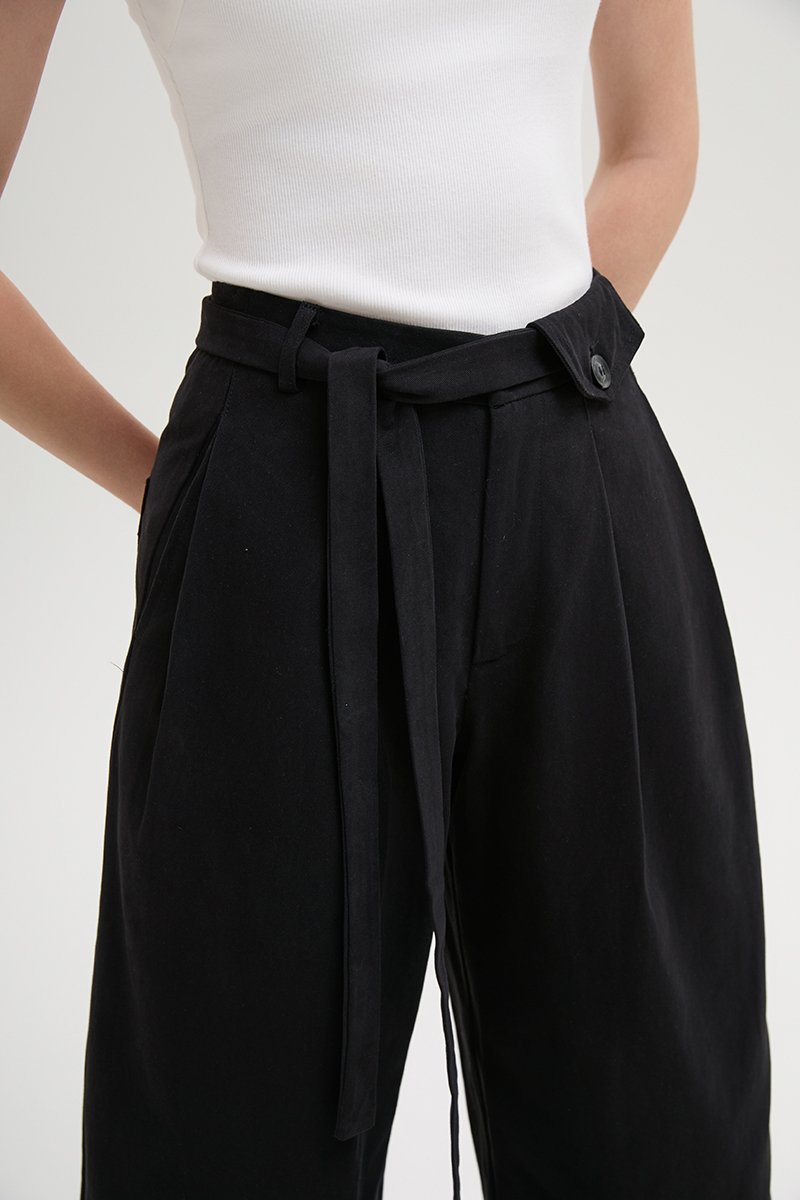 CLAYTON PLEATED BELTED TWILL PANTS