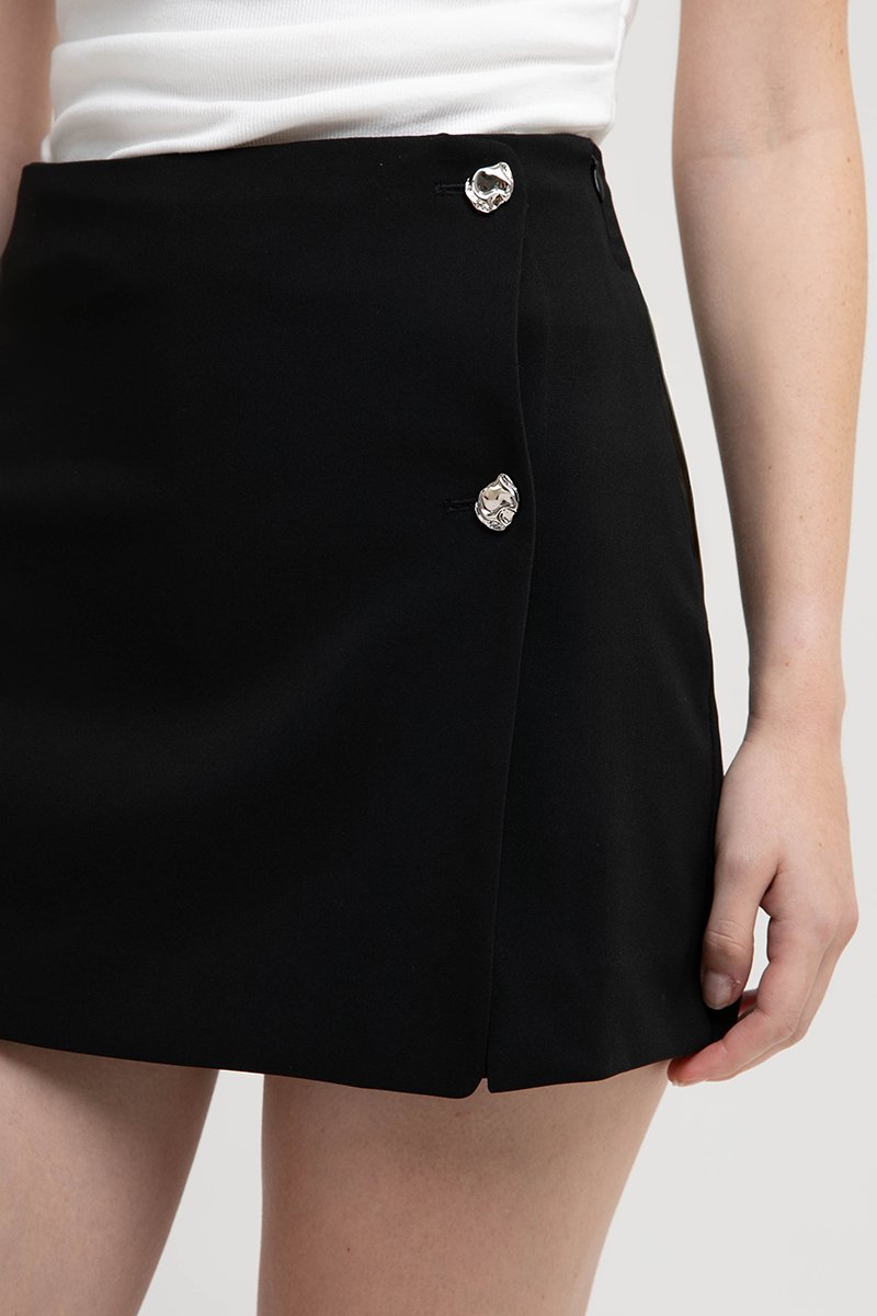 DALE SILVER BUTTON SKORT