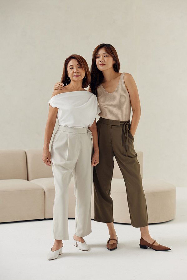 GAYLE TIE WAIST TAPERED PANTS GAYLE TIE WAIST TAPERED PANTS