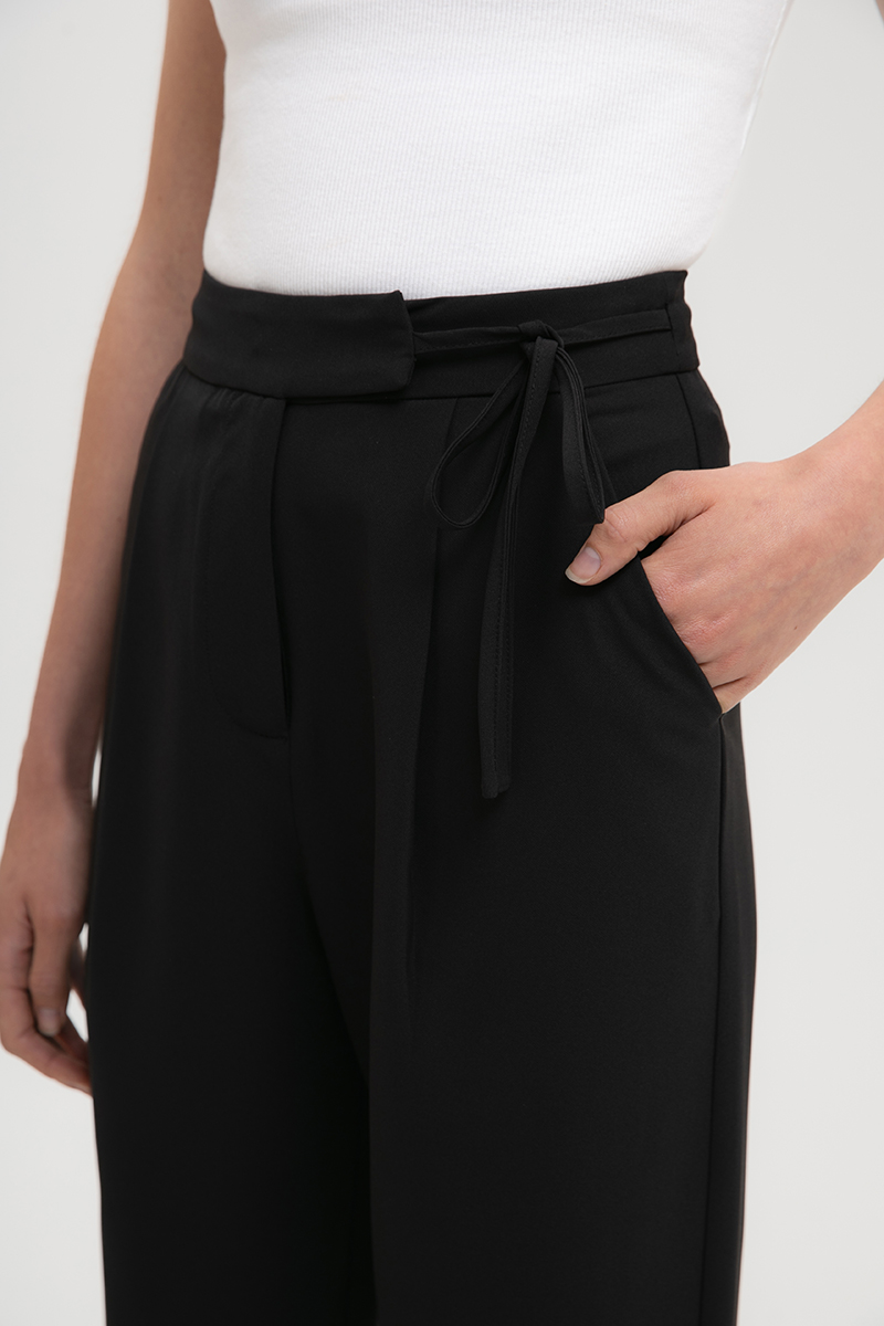 GAYLE TIE WAIST TAPERED PANTS