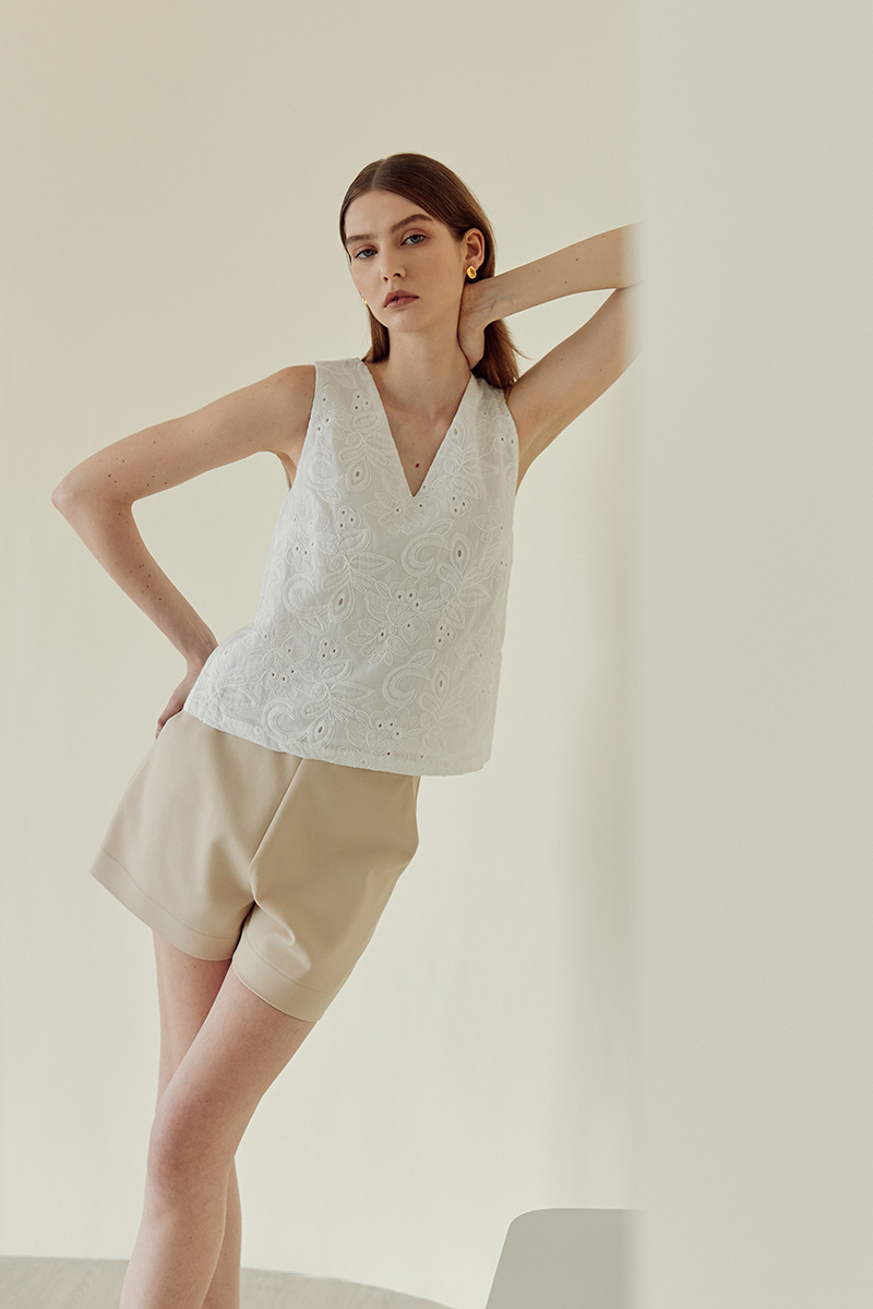 MARIEL EMBROIDERED TOP