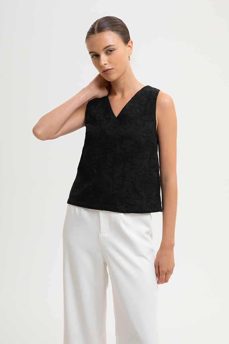 MARIEL EMBROIDERED TOP