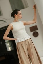 *BACKORDER* NIKKI SMOCKED LINEN TOP *BACKORDER* NIKKI SMOCKED LINEN TOP