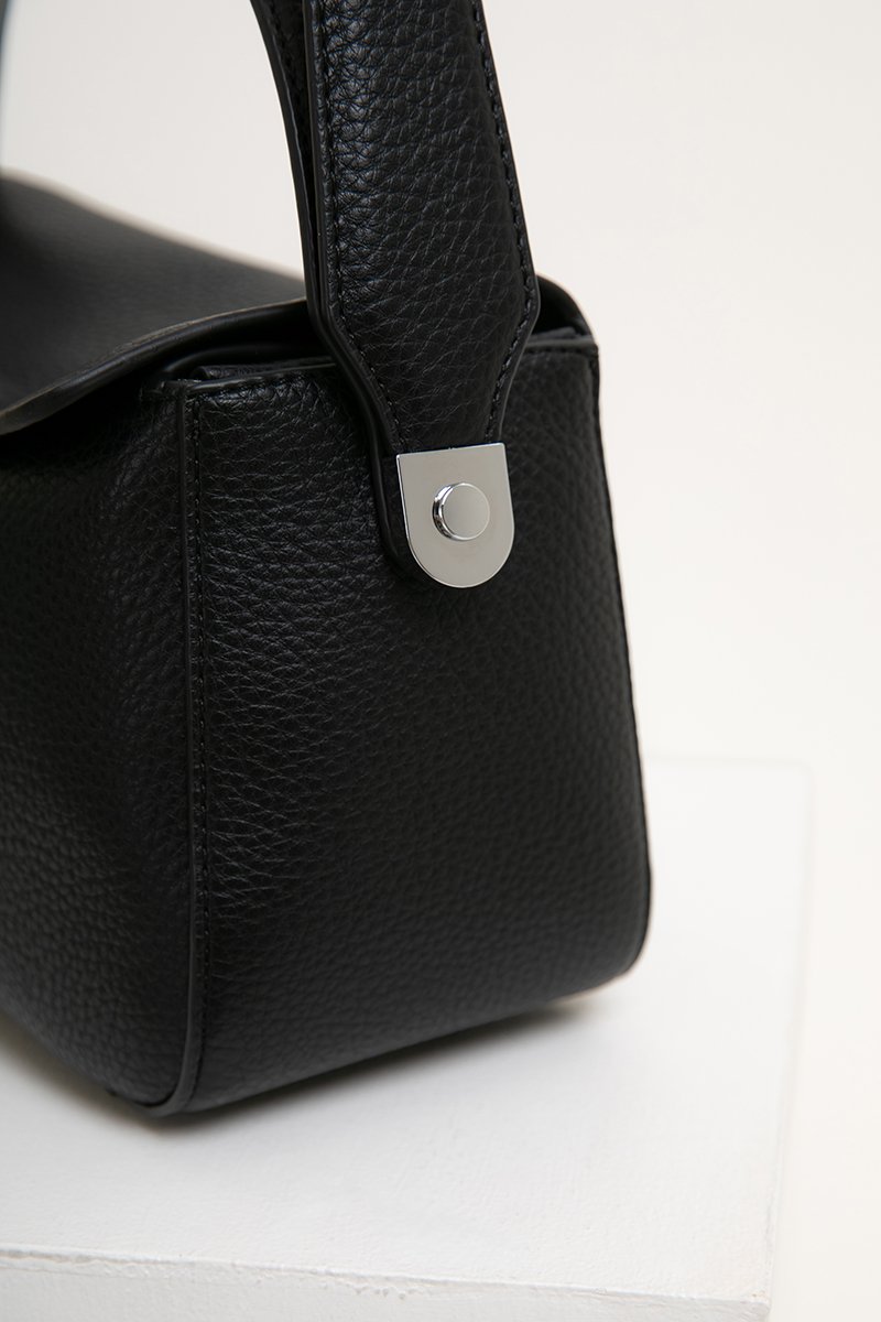 BECKIE SHOULDER BAG