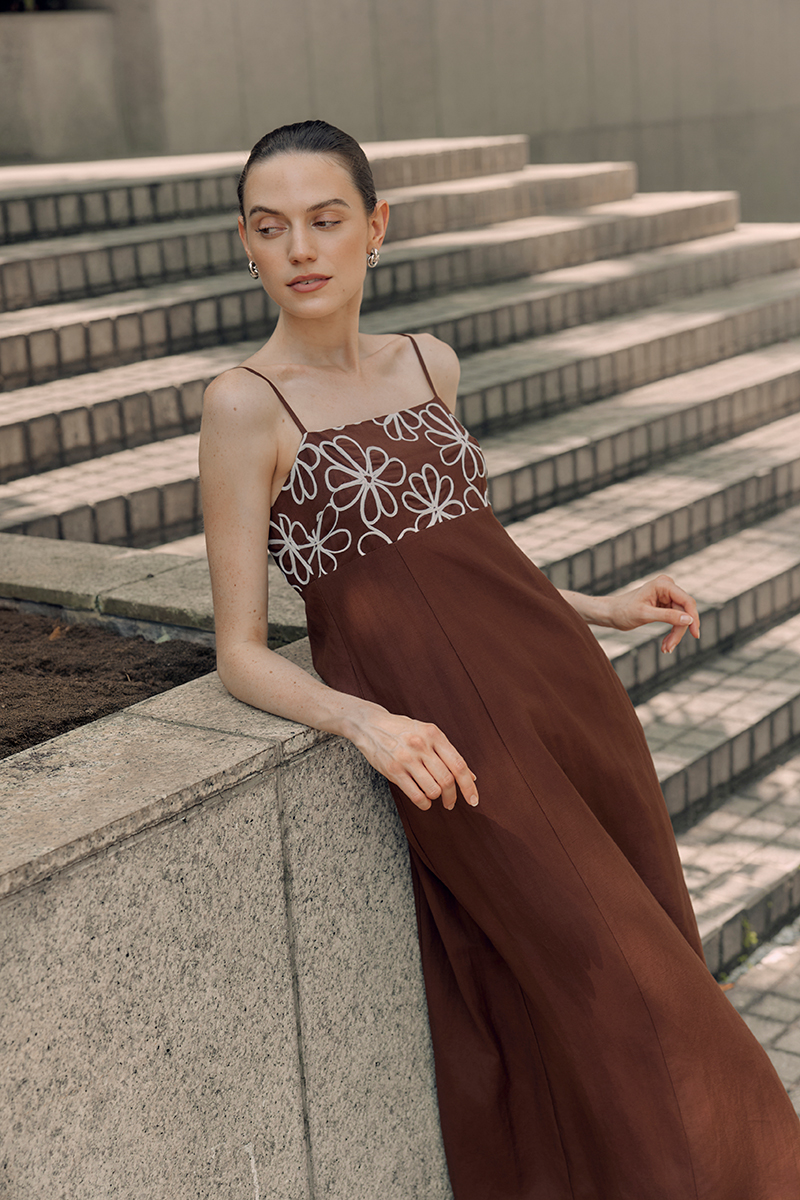 IRISA CONTRAST FLORAL EMBROIDERY MAXI LINEN DRESS
