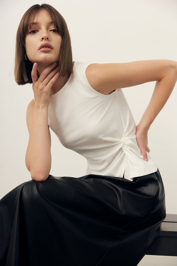 *BACKORDER* KATHY ASYMMETRIC KNOT TOP