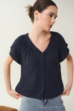 ADAHLIA V NECK BUTTONDOWN MUSLIN TOP