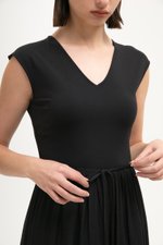 ODELIA V-NECK CONTRAST DRESS