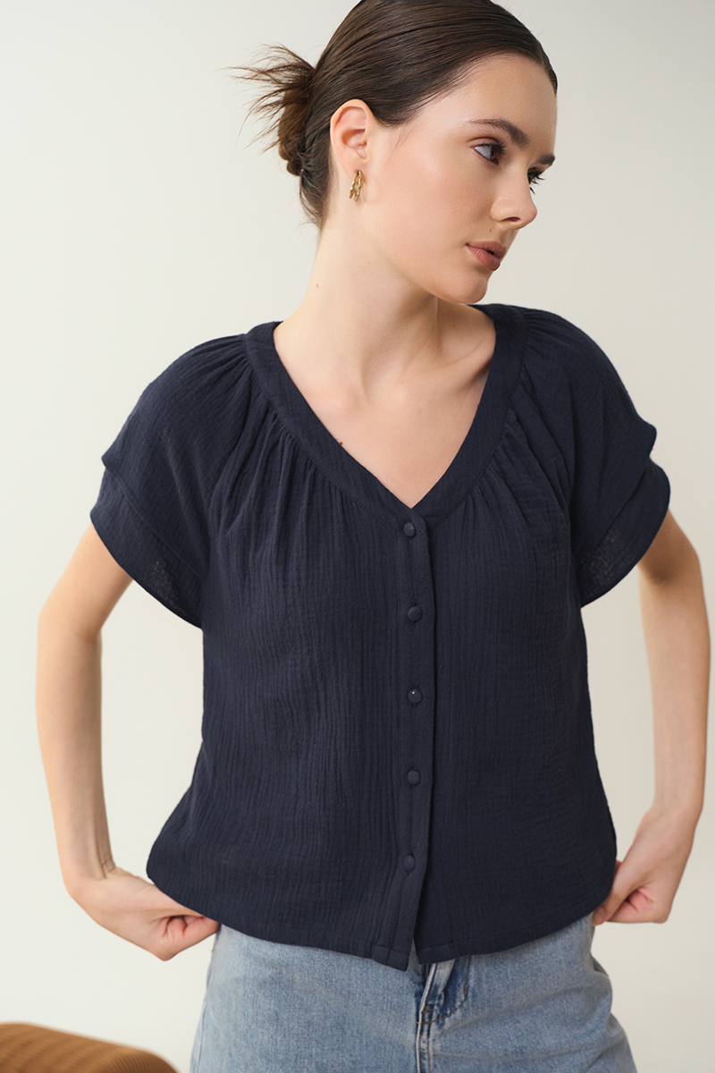 ADAHLIA V NECK BUTTONDOWN MUSLIN TOP