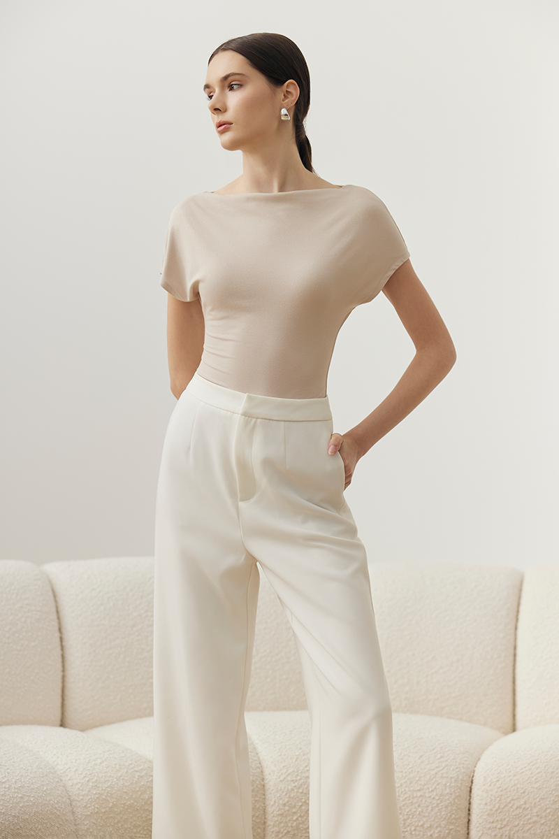 RACHAEL OFF SHOULDER TEE