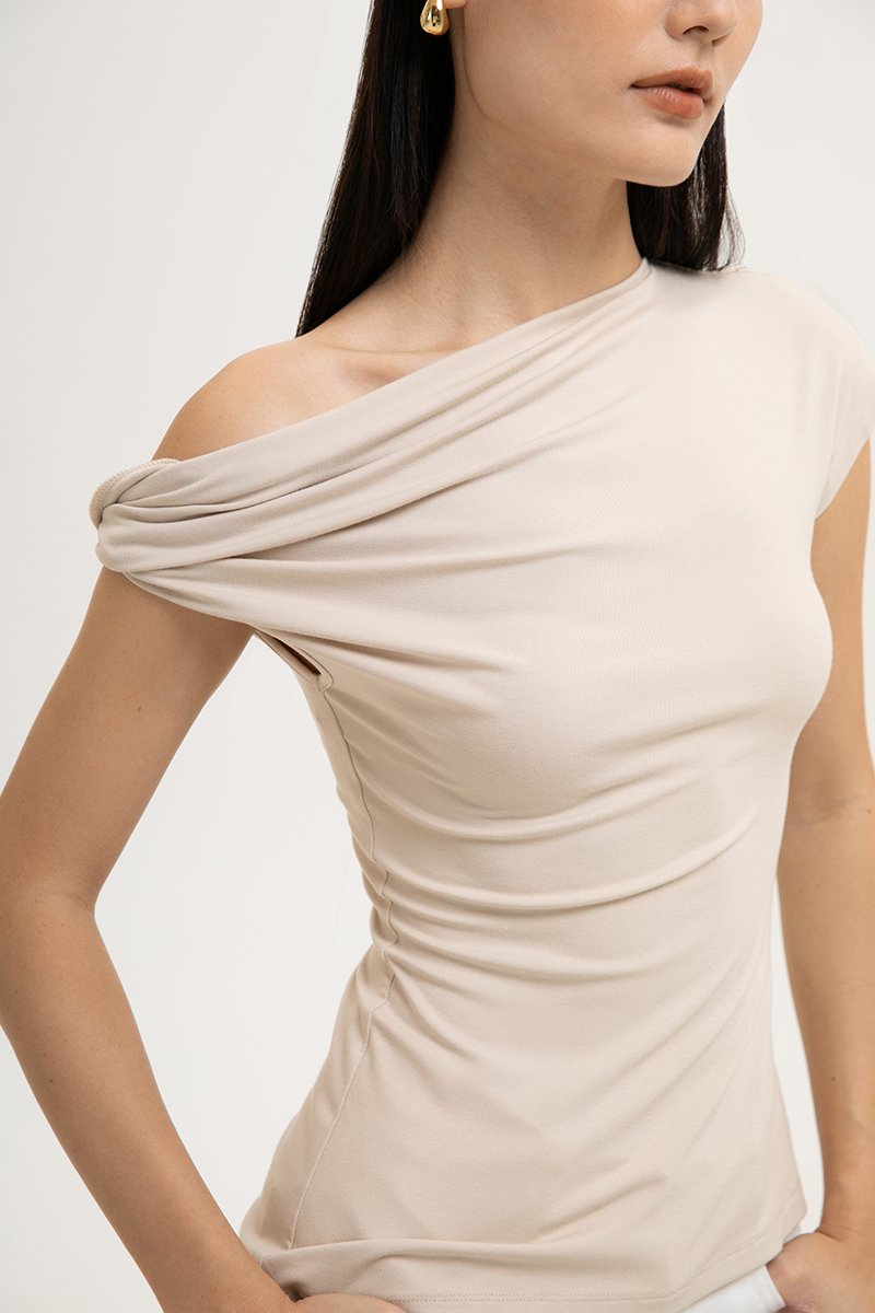 VIKKI ASYMMETRIC TWIST OFF SHOULDER TOP