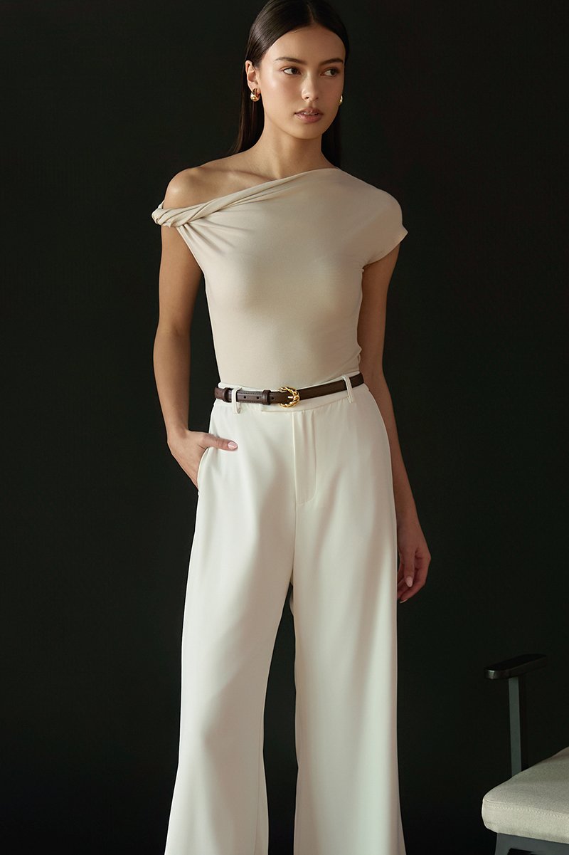 VIKKI ASYMMETRIC TWIST OFF SHOULDER TOP