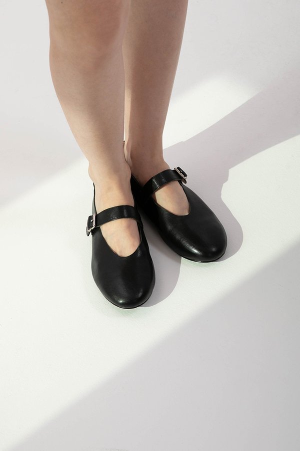 GRETHEL BUCKLE BALLET FLATS