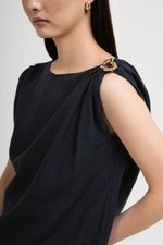 CATARINA LINEN TOP W METAL BROCHE DETAIL