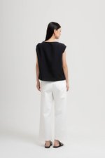 CATARINA LINEN TOP W METAL BROCHE DETAIL