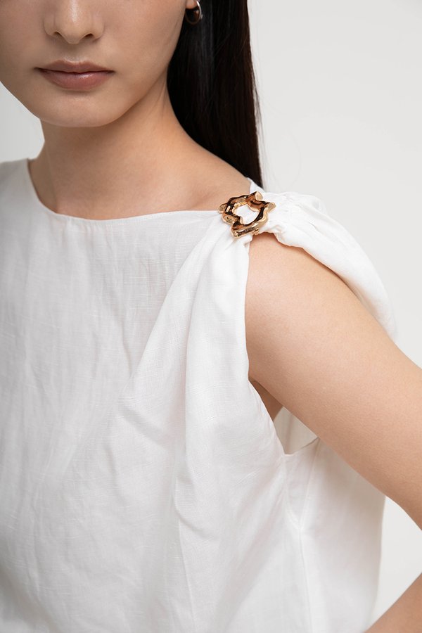 CATARINA LINEN TOP W GOLD BROOCH