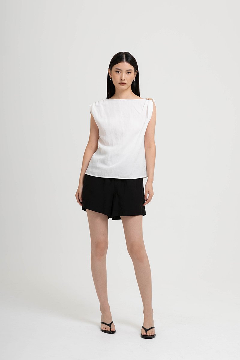 CATARINA LINEN TOP W METAL BROCHE DETAIL