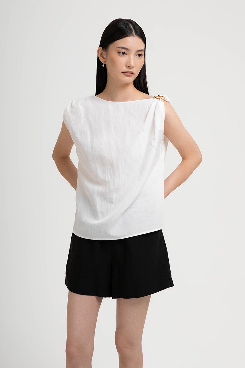 CATARINA LINEN TOP W METAL BROCHE DETAIL