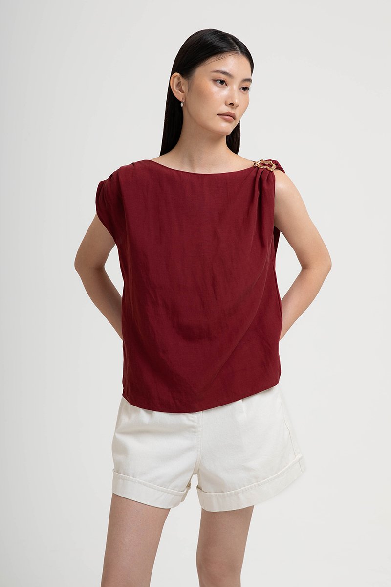 CATARINA LINEN TOP W METAL BROCHE DETAIL