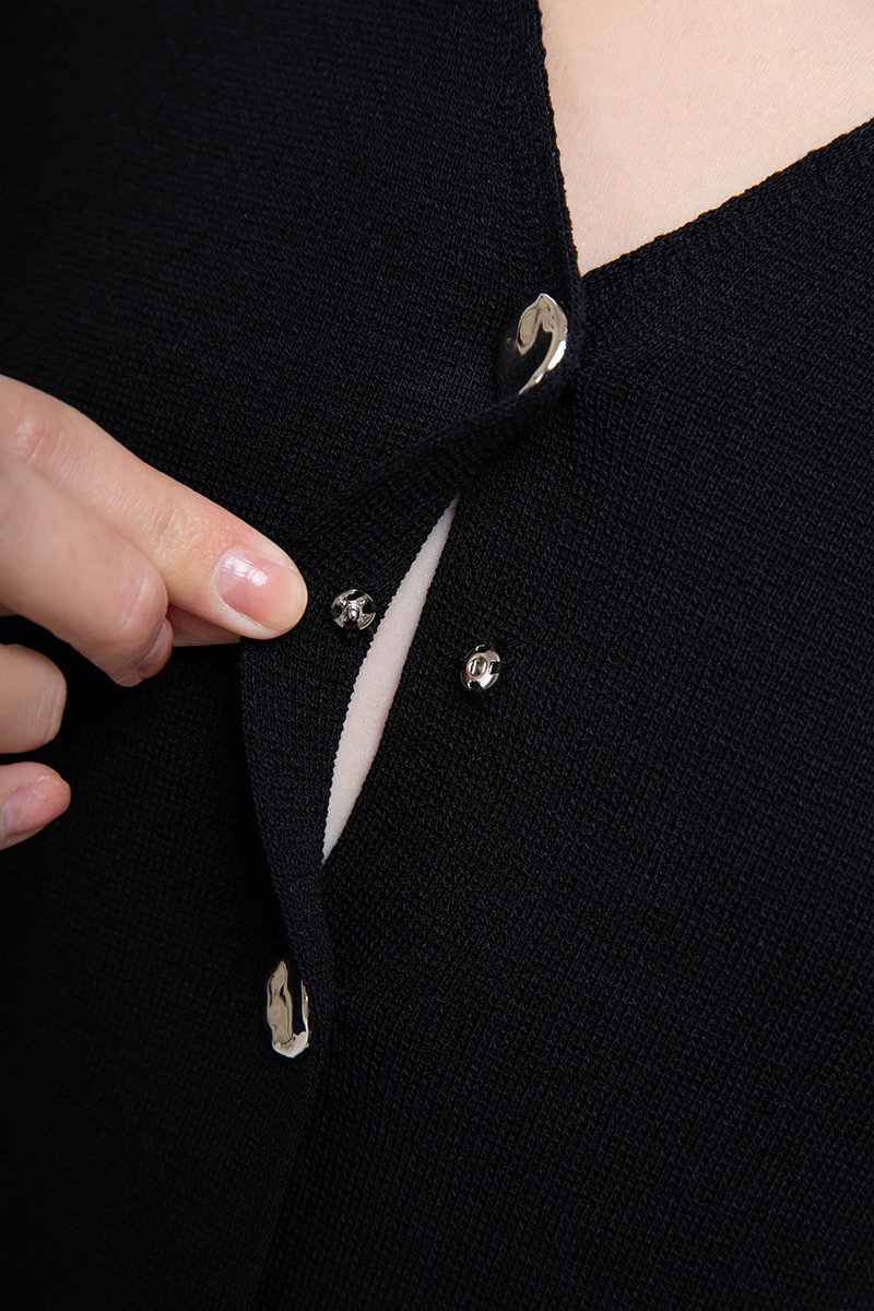 DEBRA SILVER BUTTON KNIT TOP