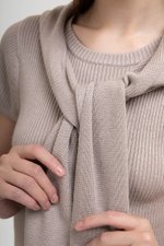 AMERSON RIBBED KNIT TOP W DETACHABLE SCARF