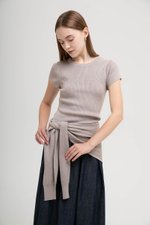 AMERSON RIBBED KNIT TOP W DETACHABLE SCARF