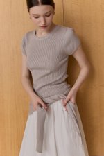 AMERSON RIBBED KNIT TOP W DETACHABLE SCARF