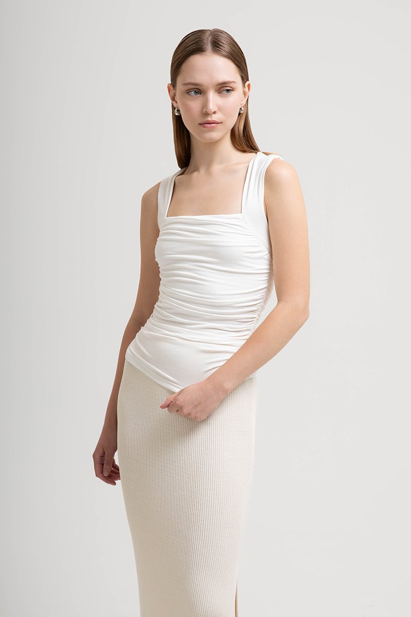 BETTY RUCHED MODAL TOP