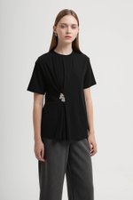 KATRINE RUCHED TEE W REMOVABLE BROOCH