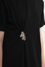 KATRINE RUCHED TEE W REMOVABLE BROOCH
