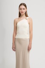 DONNA TOGA KNIT TOP W DETACHABLE BROOCH