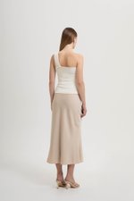 DONNA TOGA KNIT TOP W DETACHABLE BROOCH