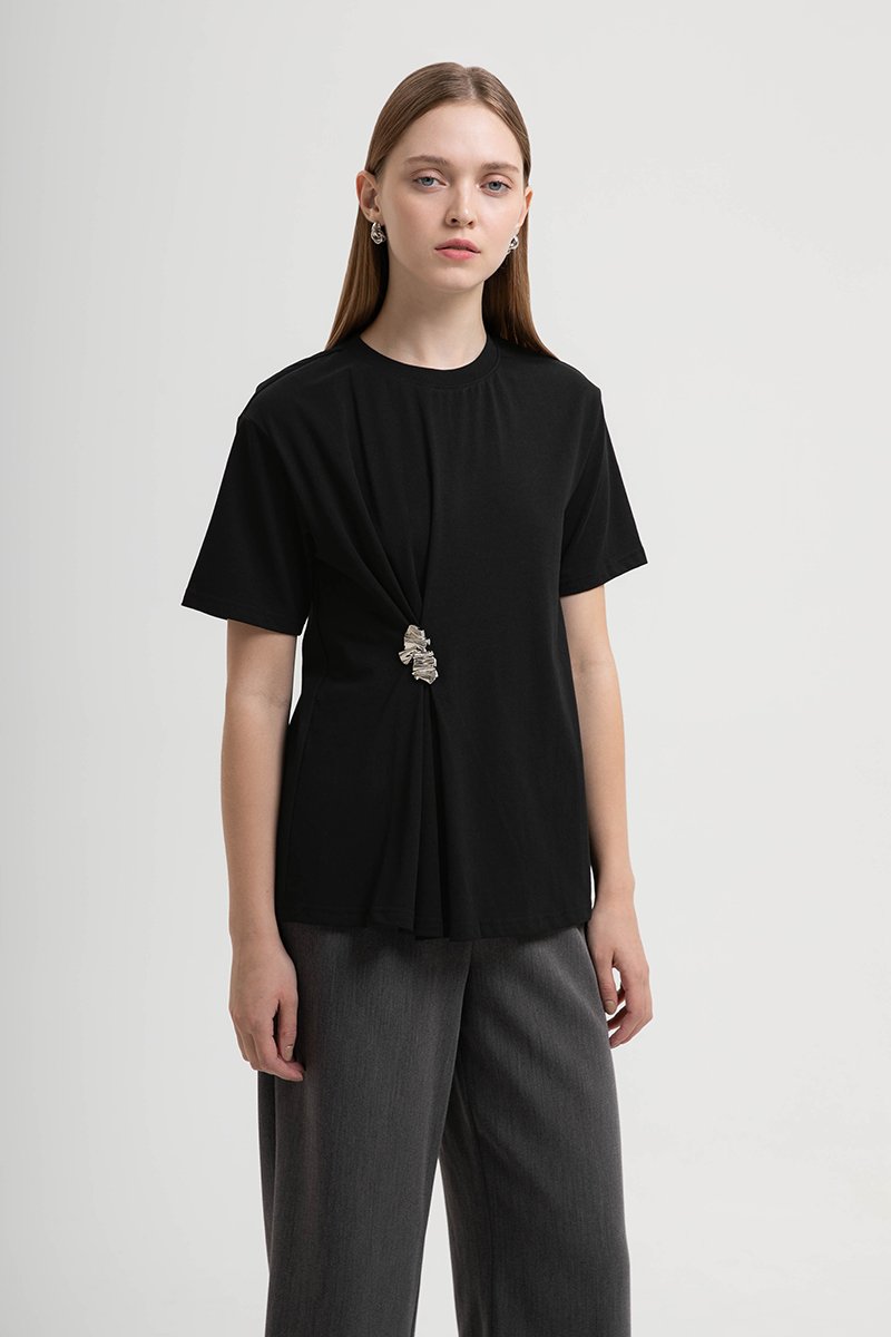 KATRINE RUCHED TEE W REMOVABLE BROOCH