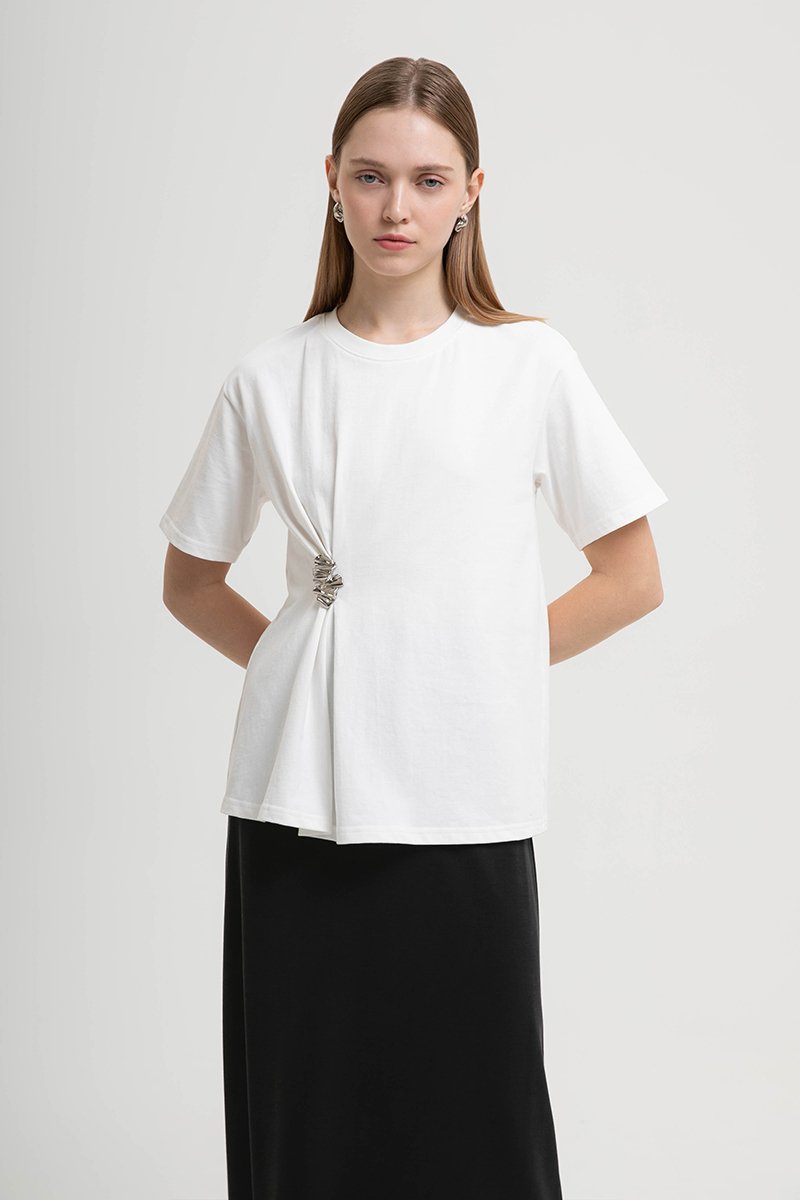 KATRINE RUCHED TEE W REMOVABLE BROOCH