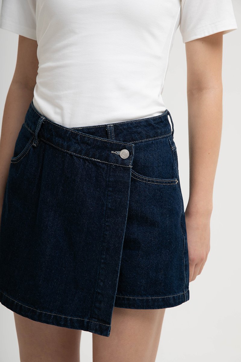RHODE MID RISE ASYMMETRIC DENIM SKORT