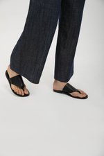 KHLOE THONG LEATHER SANDALS