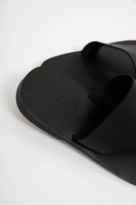 KHLOE THONG LEATHER SANDALS