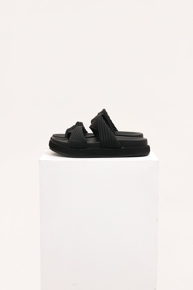 SHAUNA PLATFORM SLIDES