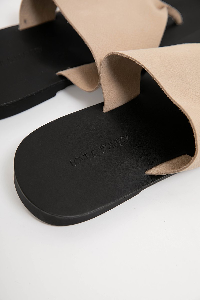 KHLOE THONG LEATHER SANDALS