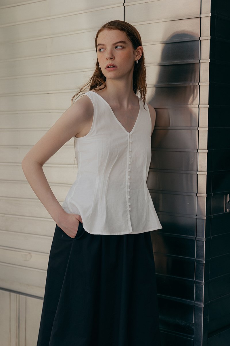 VIENNA BUTTONDOWN PLEATED LINEN TOP