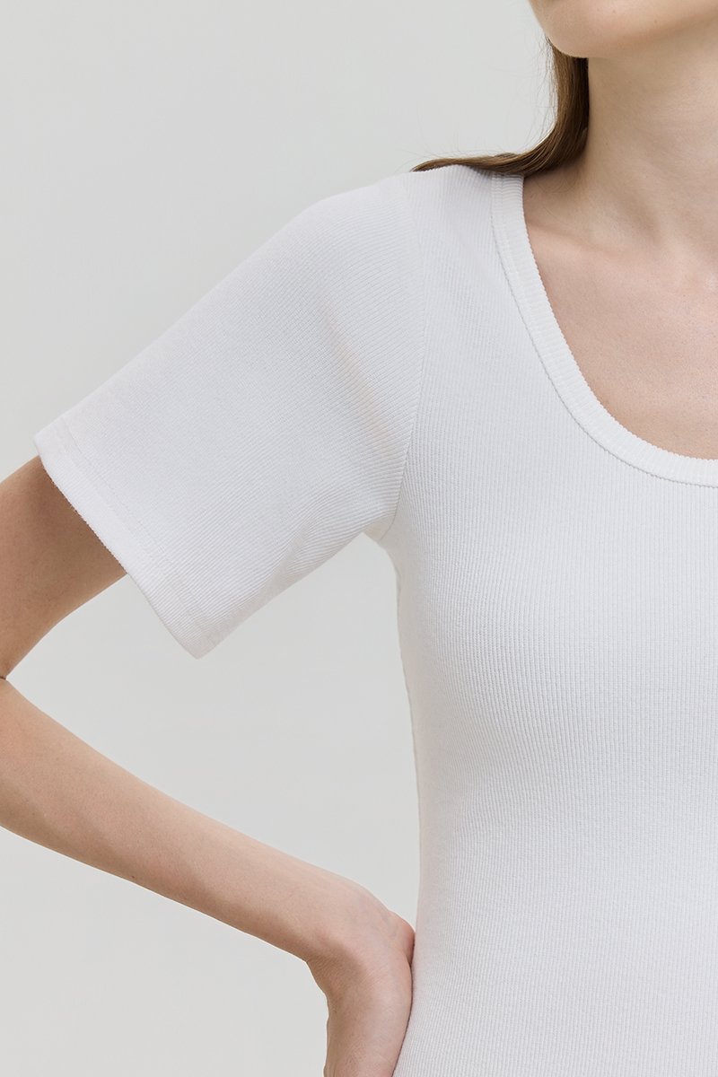 RISSA STRUCTURED RIBBED TEE