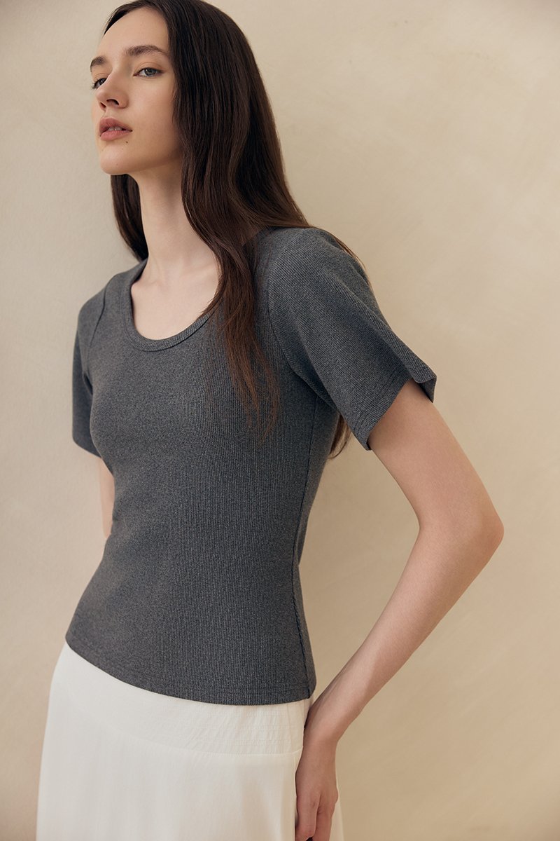 RISSA STRUCTURED RIBBED TEE