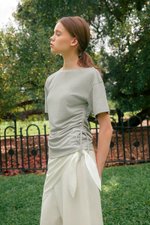 IZZY SIDE RUCHED TEE