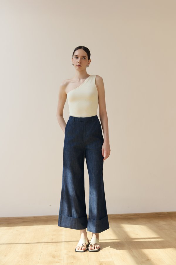DONNA TOGA KNIT TOP W DETACHABLE BROOCH