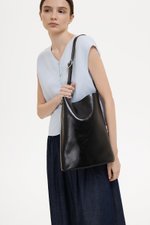 RUELLE LEATHER BUCKET BAG