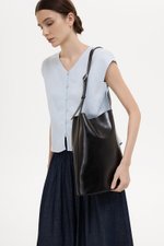 RUELLE LEATHER BUCKET BAG