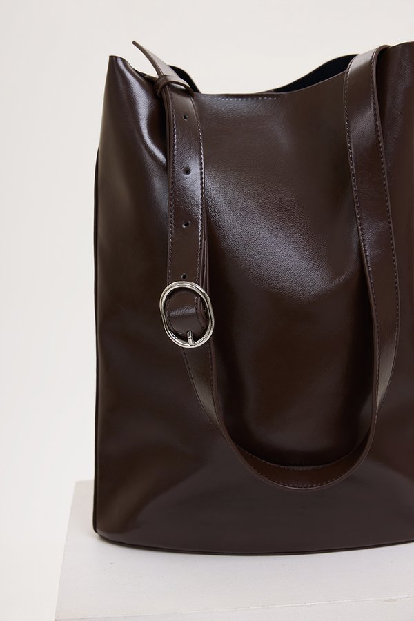 RUELLE LEATHER BUCKET BAG